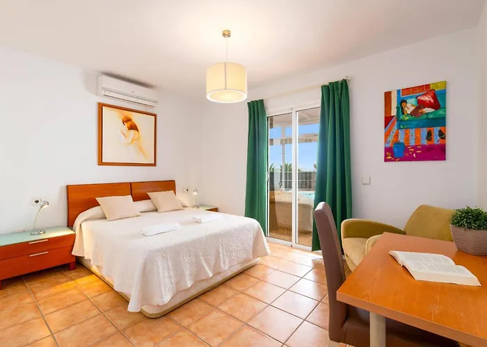 Villa Papagayo Faro By